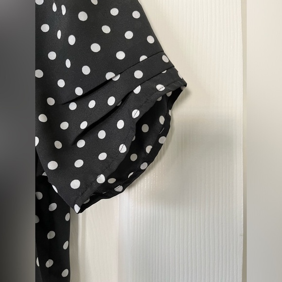 Women’s XS short sleeve black and white polka dot sheet blouse - Picture 6 of 7